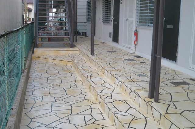 天然の石張り風床面に早変わりしたコンクリートカーペット施工例 Cc 40 コンクリートカーペット コテ塗り工法